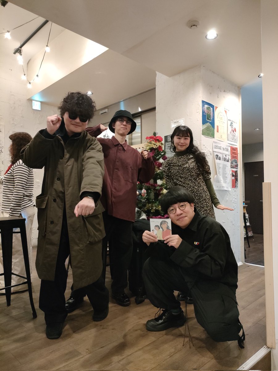 アンニュイ・ホリデイのお二人、猫戦原田さんと、弊社入江！改めて「自意識ニューロティック」リリースおめでとうございます！諸人こぞりまくり・むかえまくりのワンシーン🎅