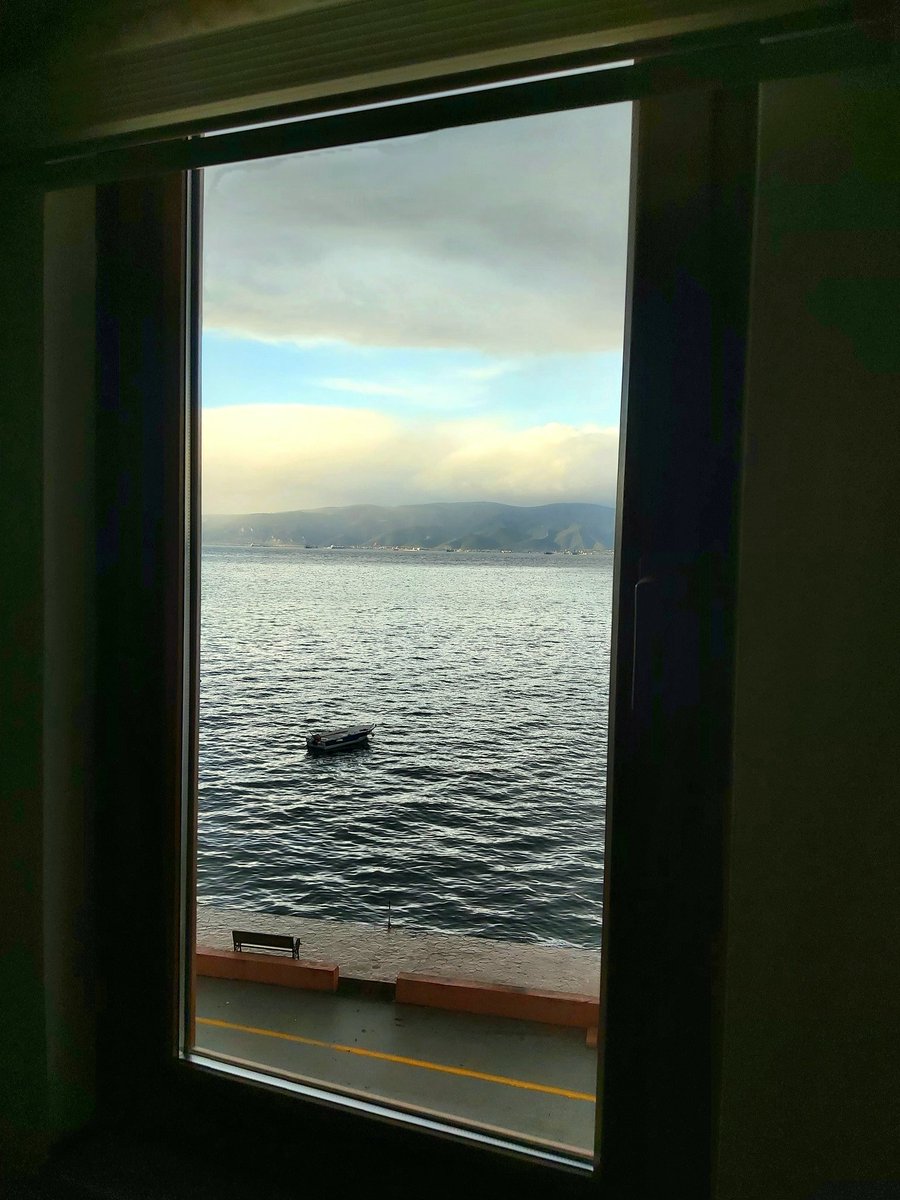 Aynı pencere oysa...