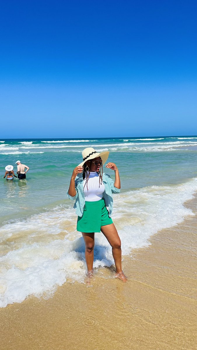 SparklinBeee's tweet image. #MSCCruise Pomene Island 🥂🥂🥂 🥥 🌴 🇲🇿🇲🇿
