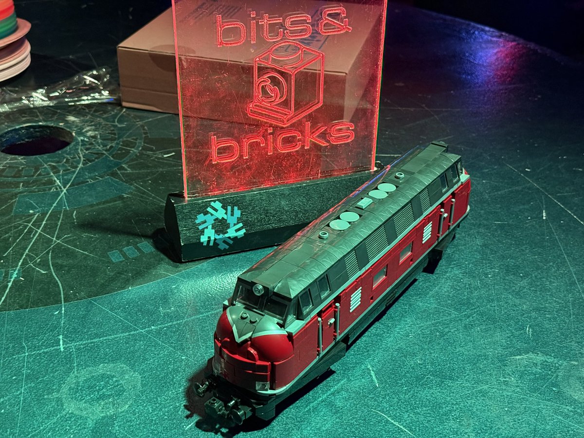 BITS &amp; BRICKS <a href="/cbase/">c-base e.V.</a> 

Freitag 20.12. ab 19:00
Rungestr. 20, 10179 Berlin

Offener Stammtisch zum Thema #Klemmbausteine. 
Digitales Design am Rechner mittels #BrickLink Studio oder reale Implementierung mit #Noppensteinen.