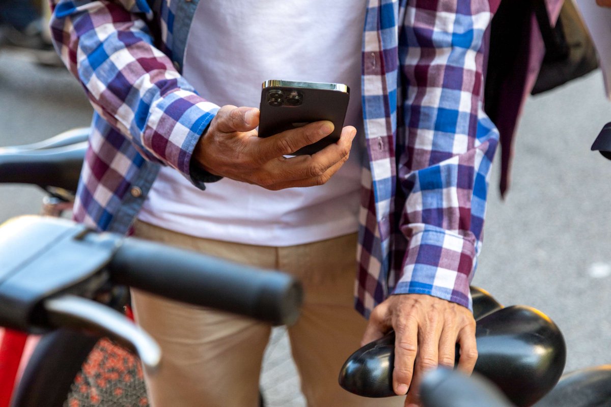 #BicingNEWS

Quan retornis una bicicleta a qualsevol estació, ara t'arribarà una notificació al mòbil quan hagis finalitzat el trajecte! 🚲✔️

Com activar-ho?
1️⃣Has de tenir l'app <a href="/smouapp/">·•smou app</a>
2️⃣Activa les notificacions a la configuració del teu dispositiu

#bicing #bicingbcn