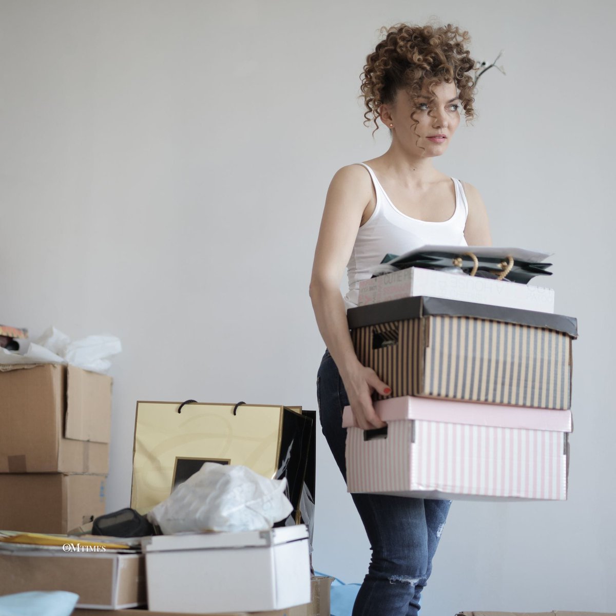 OmTimes's tweet image. 🏠✨ Declutter Like You're Moving! 📦 Simplify your life: pretend you're packing for a move every year. Keep only what matters, donate the rest, and save time, space, &amp;amp; money! 🧹💡 tinyurl.com/2xuc46ny #Declutter #OrganizeYourLife #ClutterFree #FengShui