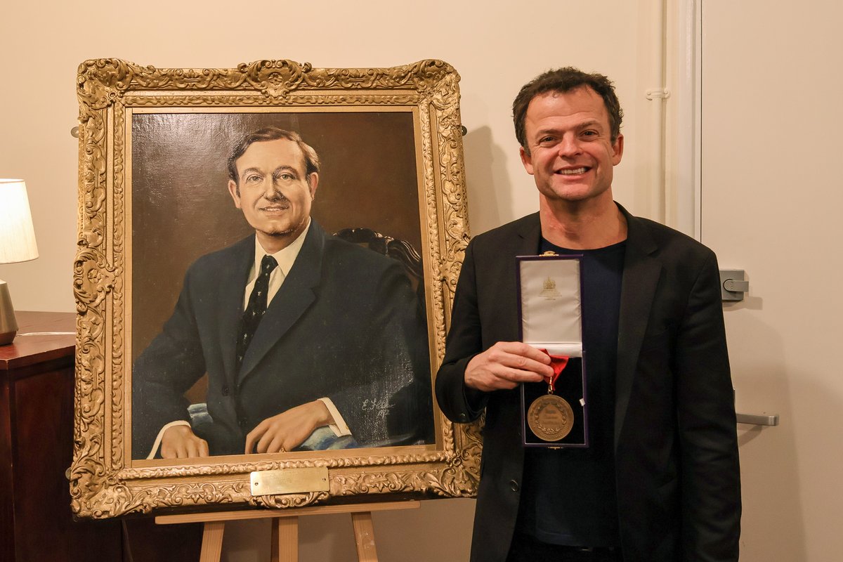 Barts Cancer Institute (Queen Mary) (@qmbci) on Twitter photo 🏅 The BCI has awarded Professor Thomas Powles (<a href="/tompowles1/">Tom Powles</a>) the commemorative Gordon Hamilton Fairley Medal in recognition of his outstanding work transforming outcomes in bladder cancer. (1/4) 🏅 The BCI has awarded Professor Thomas Powles (<a href="/tompowles1/">Tom Powles</a>) the commemorative Gordon Hamilton Fairley Medal in recognition of his outstanding work transforming outcomes in bladder cancer. (1/4)