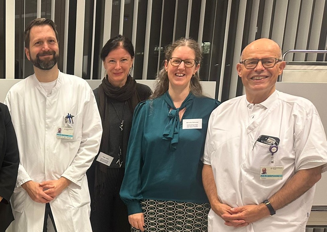 #Podcast 🎧: Einblick ins Labor – Wie Spenden die Krebsforschung vorantreiben

Die #Forschung greifbarer machen. Das war das Ziel des diesjährigen Spendenanlasses der Krebsforschung Schweiz: krebsforschung.ch/podcast

#Krebs #Krebsforschung #Labor #Leukämie #Testament