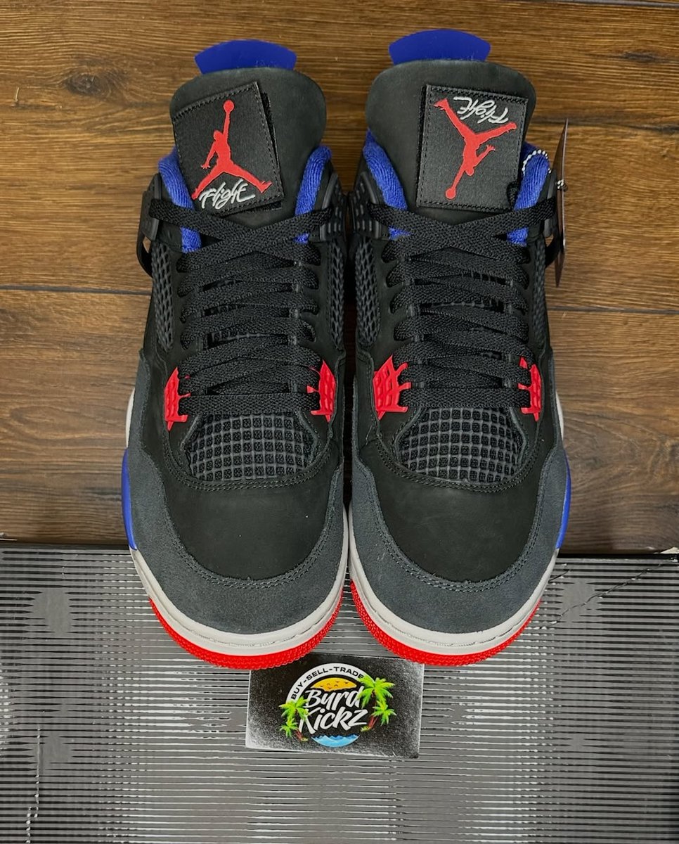 Detailed Look at the Air Jordan 4 "Rare Air"

More Info: sneakerfiles.com/air-jordan-4-r…