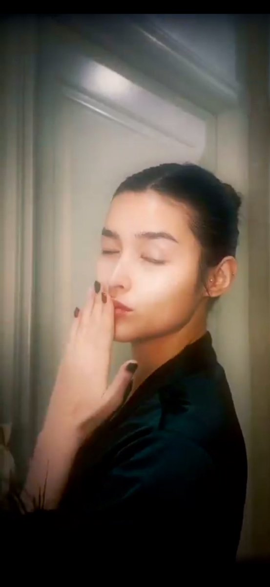 kyuzikayzares's tweet photo. No make up no problem!

#LizaSoberano for @deoproce https://t.co/zpkUA8XuR2