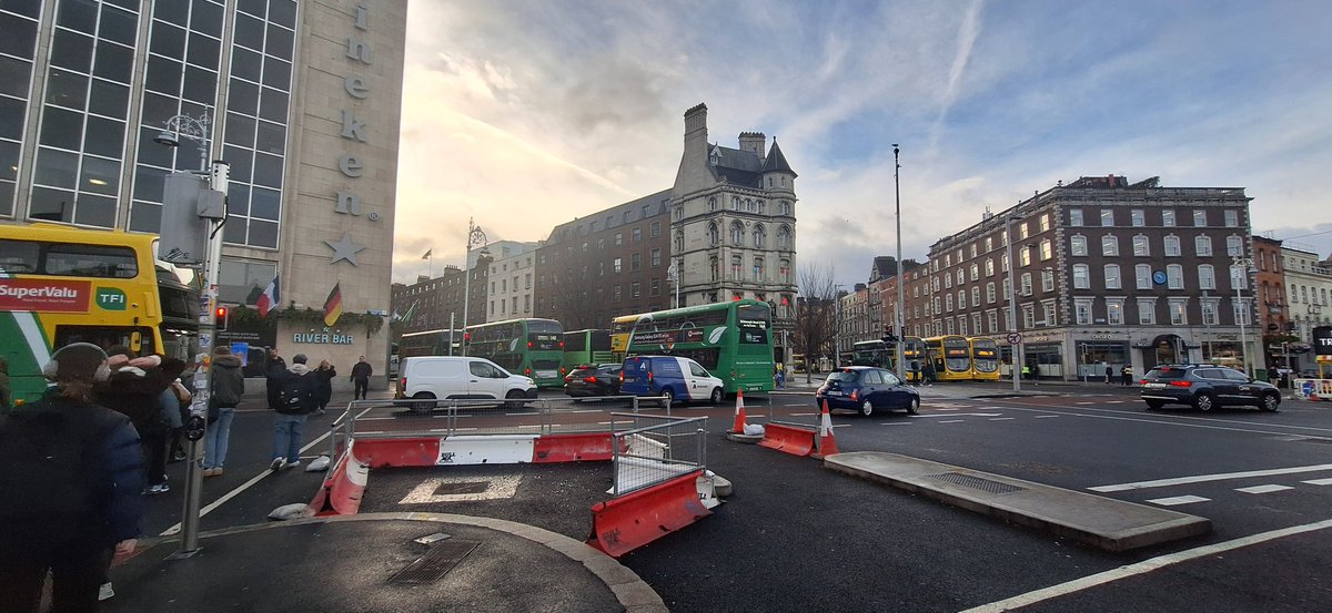 FlorMurray61323's tweet photo. @DubCityCouncil @greenparty_ie just wondering how this is viewed as an improvement. Carnage on the quays. @MichealMartinTD @SimonHarrisTD https://t.co/iPg4KVP5AI