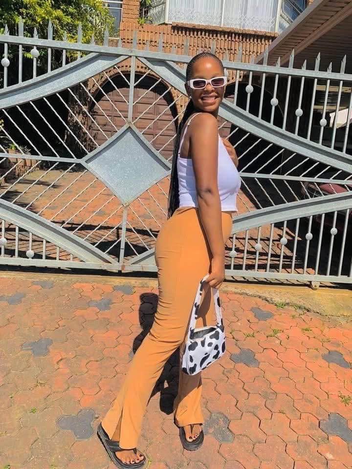 tumisole's tweet photo. Please let’s not circulate / repost that gruesome video of Nontobeko Cele’s lifeless body. 

 May she rest ❤️❤️❤️

#RIPNontobekoCele https://t.co/fJKhV9F21e
