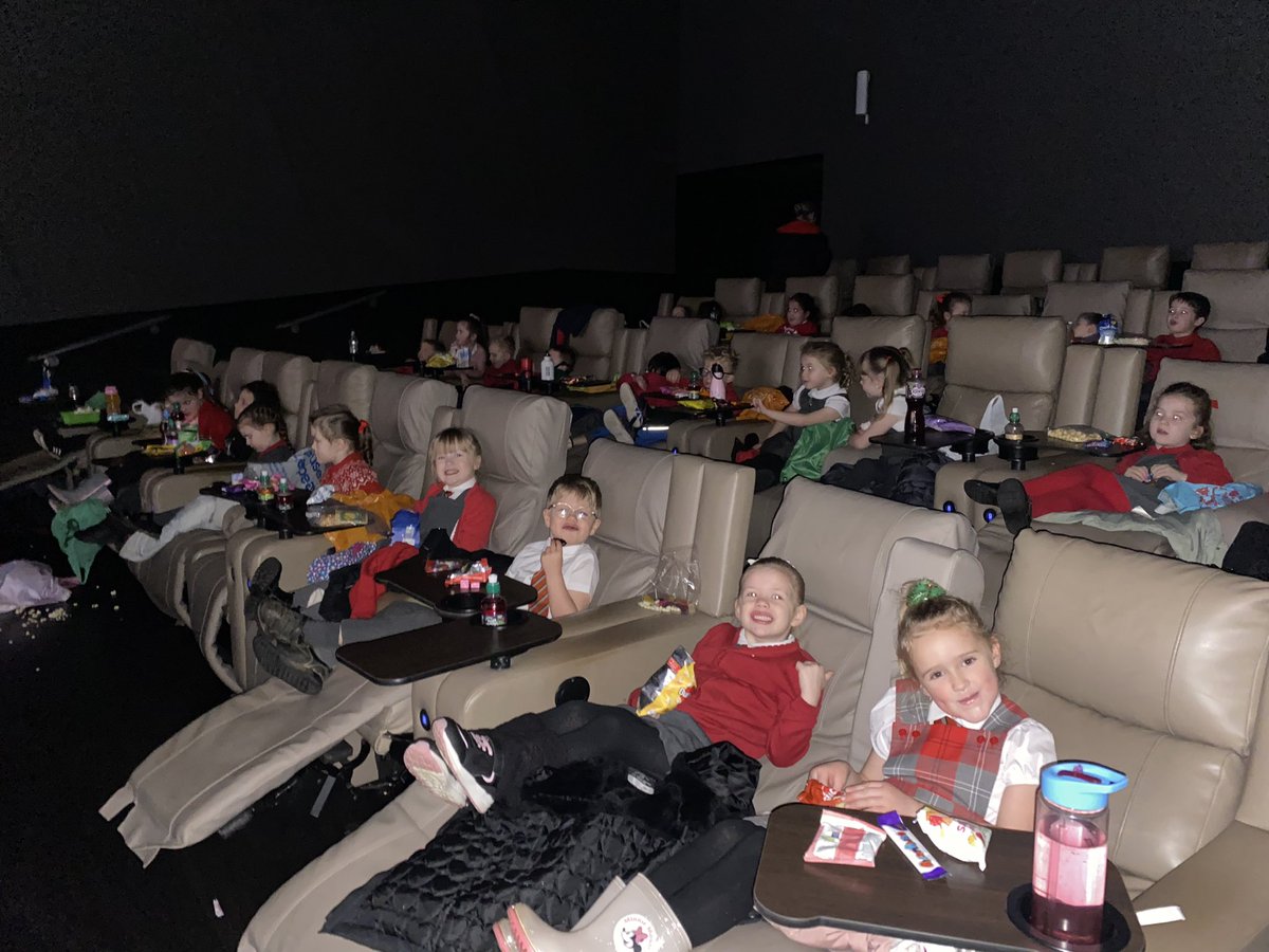 2Halfmerke's tweet photo. We made it! All very exciting 🎉🎄🎅🏻🎅🏻🍿🎬 https://t.co/dweWLeFu8v