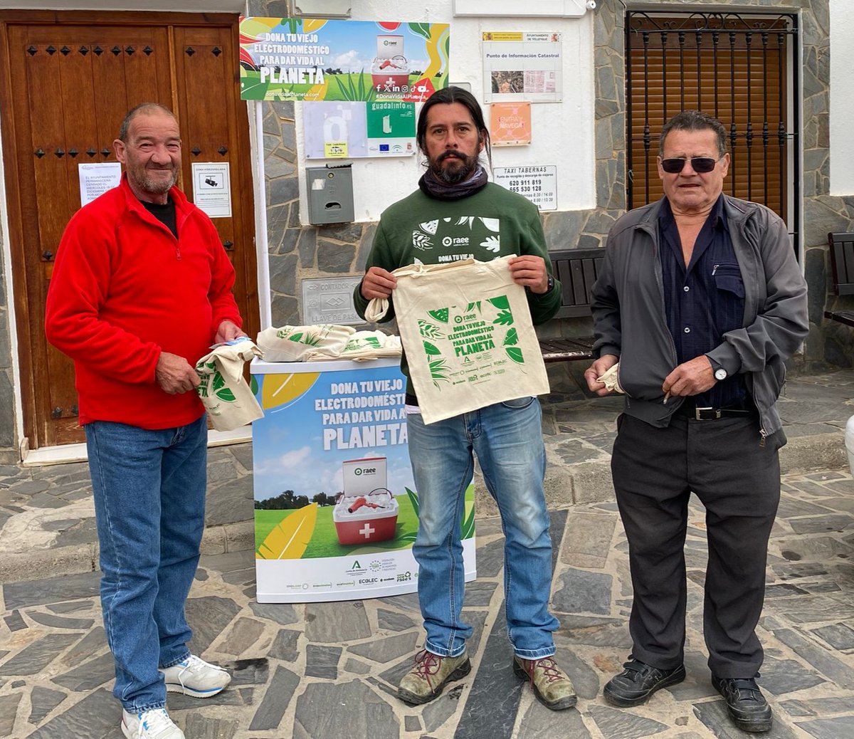 RAEEAndalucia's tweet image. 💪 Jornadas intensas de #DonaVidaAlPlaneta en las provincias de Almería y Huelva.

📌 La campaña ya ha visitado las localidades de Las #Tres Villas, #Cañaveral de León, #Olula de Castro, #Castro de Filabres, #Velefique y #Cala.

🛴 Nuestros informadores se han propuesto que no