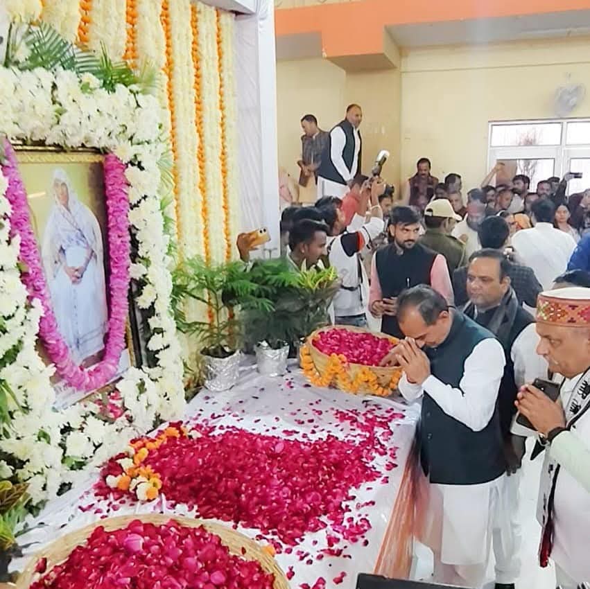 madanrrathore's tweet image. ब्रह्मपुरी पुष्कर में भाजपा तेलंगाना के संगठन महामंत्री श्री चंद्रशेखर जी भाईसाहब की पूज्य माताजी के निधन पर आयोजित पूजन व गीता पाठ कार्यक्रम में सम्मिलित होकर श्रद्धासुमन अर्पित किए।

ईश्वर दिवंगत आत्मा को श्रीचरणों में स्थान दें।

।।ॐ शांति।।