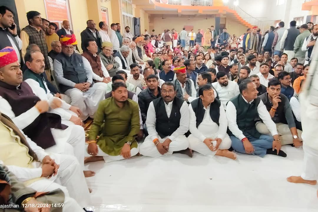 madanrrathore's tweet image. ब्रह्मपुरी पुष्कर में भाजपा तेलंगाना के संगठन महामंत्री श्री चंद्रशेखर जी भाईसाहब की पूज्य माताजी के निधन पर आयोजित पूजन व गीता पाठ कार्यक्रम में सम्मिलित होकर श्रद्धासुमन अर्पित किए।

ईश्वर दिवंगत आत्मा को श्रीचरणों में स्थान दें।

।।ॐ शांति।।