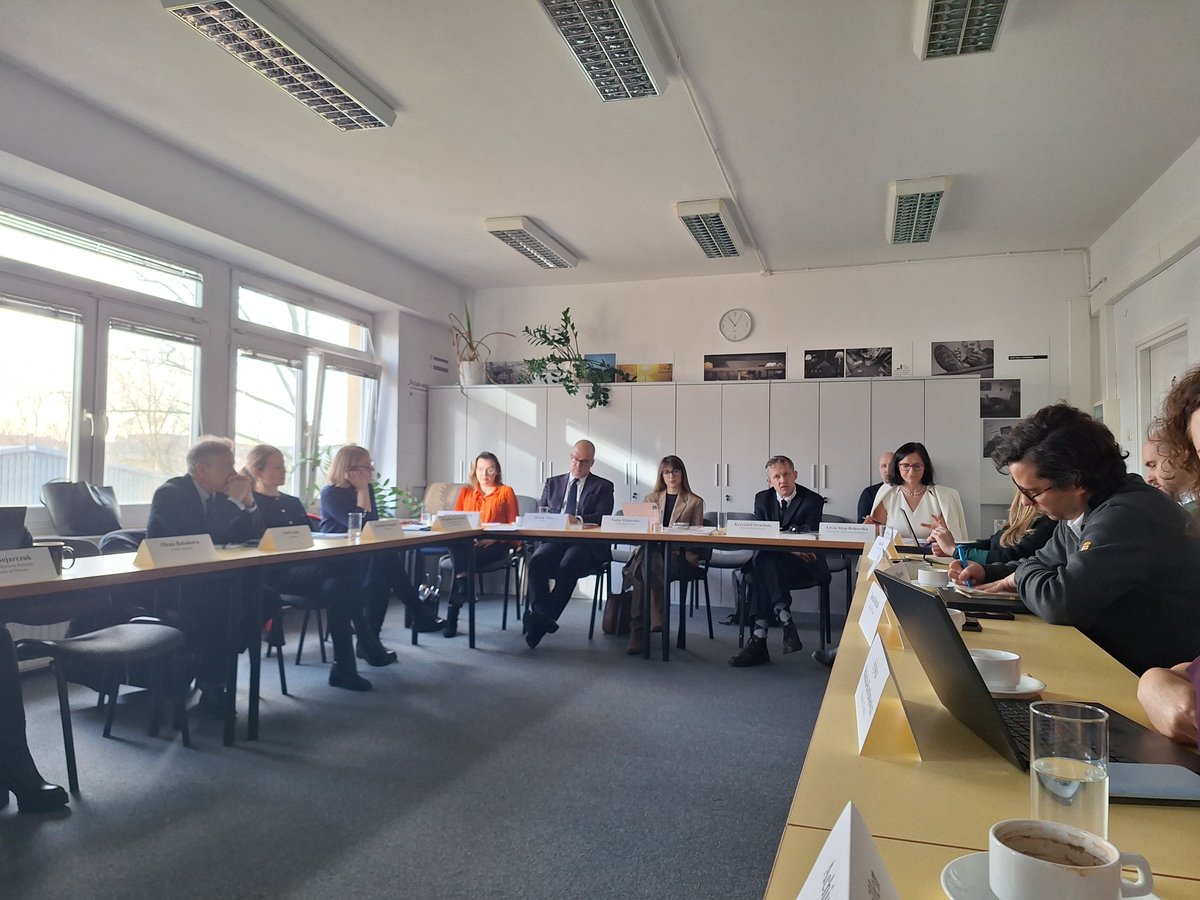 World Bank Group Poland (@worldbankpoland) on Twitter photo A great conversation today with key stakeholders in Poland on the latest World Bank report on migration in Europe and Central Asia to mark the #InternationalMigrantsDay
openknowledge.worldbank.org/entities/publi… A great conversation today with key stakeholders in Poland on the latest World Bank report on migration in Europe and Central Asia to mark the #InternationalMigrantsDay
openknowledge.worldbank.org/entities/publi…