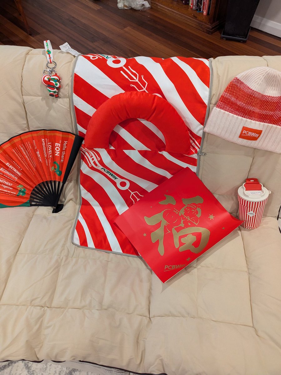 ArticulatedRobo's tweet image. Love that @PCBWayOfficial included a fan in this year&apos;s gift for those of us sweltering in the heat this time of year! (although the zip up blanket/cushion is also very neat).

Thanks @SGirl0311 for your work and looking forward to another great year in 2025!