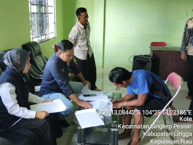 MegaTania17's tweet photo. Jum'at (11/10), Mega Tania, Luhkan Lingga, di Ds Pelakak dan Kote Sosialisasi dan Penyerahan Kartu Kusuka bersama Petugas Sosial Bank BRI #GiatLuhkanSatminkalMedan #Tangkap
@pusluh_bppsdm
@bppsdm_bp3medan
@pusluhkp
@kkpgoid
@BASRIBOSBAS https://t.co/w3JTxALZvA