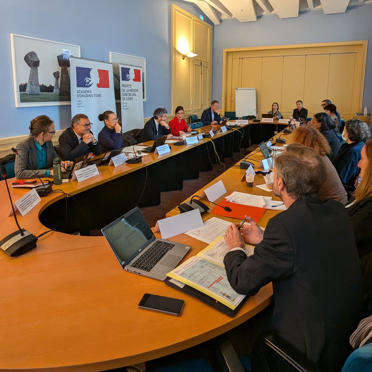 ac_orleanstours's tweet photo. Aujourd’hui, s’est tenu le comité de pilotage de la convention régionale "Égalité filles-garçons, femmes-hommes au sein du système éducatif"🧑‍🤝‍🧑
Un moment important pour réaffirmer l’engagement en faveur d’une éducation égalitaire et inclusive pour une société #ToutesetTousEgaux✨ https://t.co/jijyyji4Ud