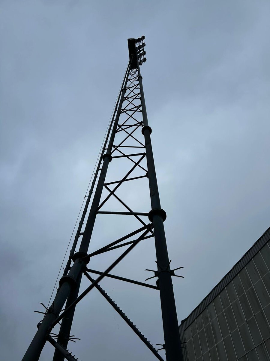 SHCambuur's tweet photo. Samen met een interieurarchitect zijn we op zoek gegaan naar de mooiste elementen die ons aan het oude Cambuurstadion doen denken. Hoe gaaf zou het zijn als die historie een plekje krijgt in ons nieuwe supportershome?

Doneer via: https://t.co/AAB2hT0ji9 https://t.co/I2Fz3lrfU4