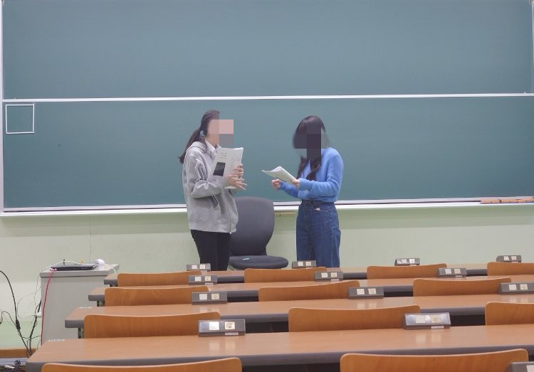 takakei_gekiken's tweet image. こんばんは！演劇研究会です！
12月も半ば、いよいよ本格的に冬ですね❄️
…という訳で、今年も冬公演の季節がやってきました！
練習風景を少しお届けします♪🫣
#tcue 
#卒業公演