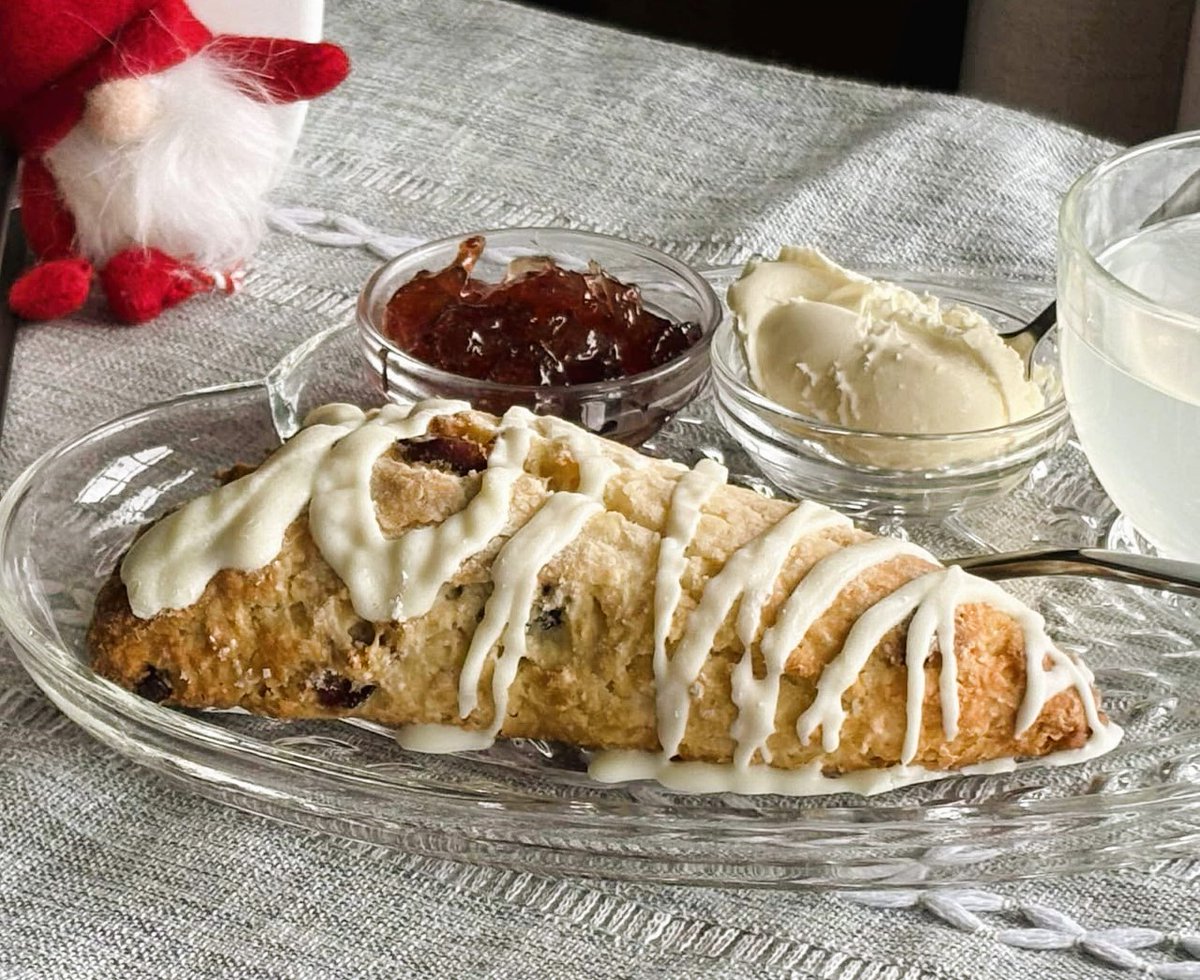 MarieRYnr's tweet photo. White Chocolate &amp; Cranberry Scones. Tender, moist and crumbly. Stuffed with plenty of cranberries and white chocolate. Delicious. https://t.co/Vl8yDWbKK5 #delicious #RecipeOfTheDay #scones #teatime #christmasfood #yummy #nomnom #bake #yumyum #TreatYourself https://t.co/2WMBBIfyRT