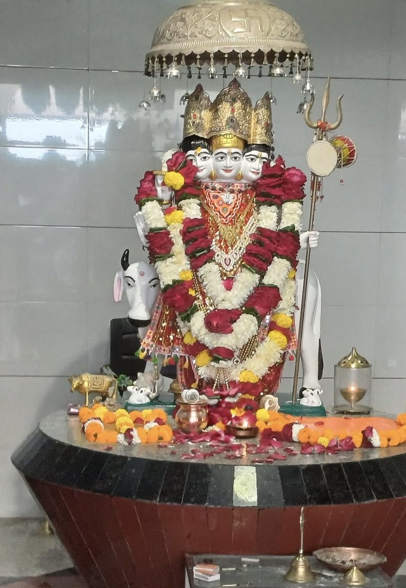 દત જયંતિ ઉત્સવ અને ધર્મસભા- કાળો ડુંગર
દર વર્ષની જેમ માગસર સુદ પૂનમને દત્ત જયંતિ નિમિત્તે કચ્છમાં આવેલ સરહદના સંત્રી કાળા ડુંગર ઉપર રહેલ ભગવાન દત્તાત્રેયના સ્થાન પર દત જયંતિ ઉત્સવ સમિતિ ખાવડા અને સીમાજન કલ્યાણ સમિતિ દ્વારા ભગવાન દત્તદર્શન આરતી અને ધર્મ સભા યોજવામાં આવી૧૪.૧૨.૨૪