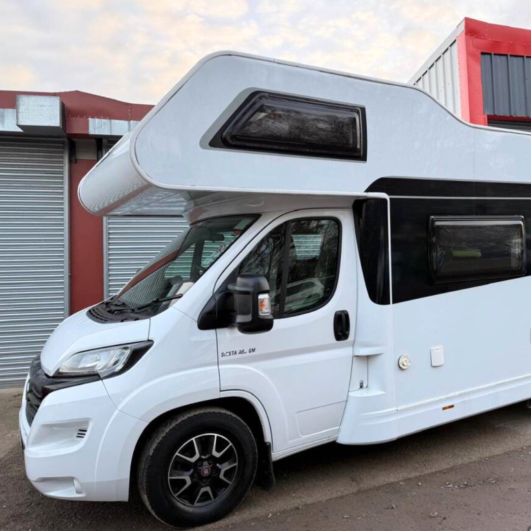 SmartCampersUK's tweet photo. 🚨 NEW ARRIVAL 🚨 Hobby Siesta A65 GM Family De Luxe

▪️ 6-berth
▪️ 6-belts
▪️ Under 6.5m in length – perfect for adventures 🚐
▪️ 2.0L Diesel Engine ✅
▪️ 6-speed manual gearbox ✅
▪️ 2 x FREE Habitation Checks ✅
▪️ 2-year warranty from Warranty Solutions Group ✅

(1/3) https://t.co/gmvR9qAm5D