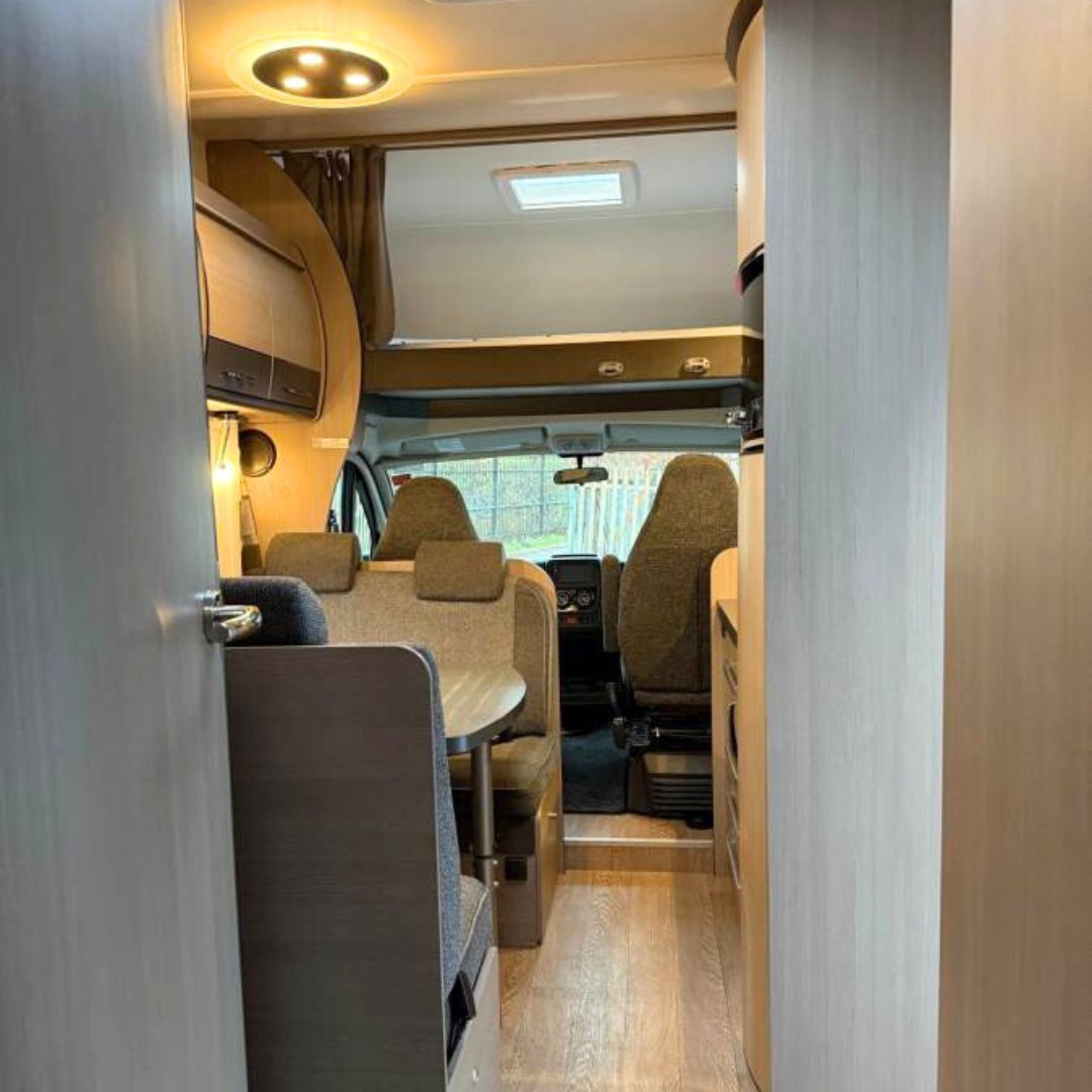 SmartCampersUK's tweet photo. 🚨 NEW ARRIVAL 🚨 Hobby Siesta A65 GM Family De Luxe

▪️ 6-berth
▪️ 6-belts
▪️ Under 6.5m in length – perfect for adventures 🚐
▪️ 2.0L Diesel Engine ✅
▪️ 6-speed manual gearbox ✅
▪️ 2 x FREE Habitation Checks ✅
▪️ 2-year warranty from Warranty Solutions Group ✅

(1/3) https://t.co/gmvR9qAm5D