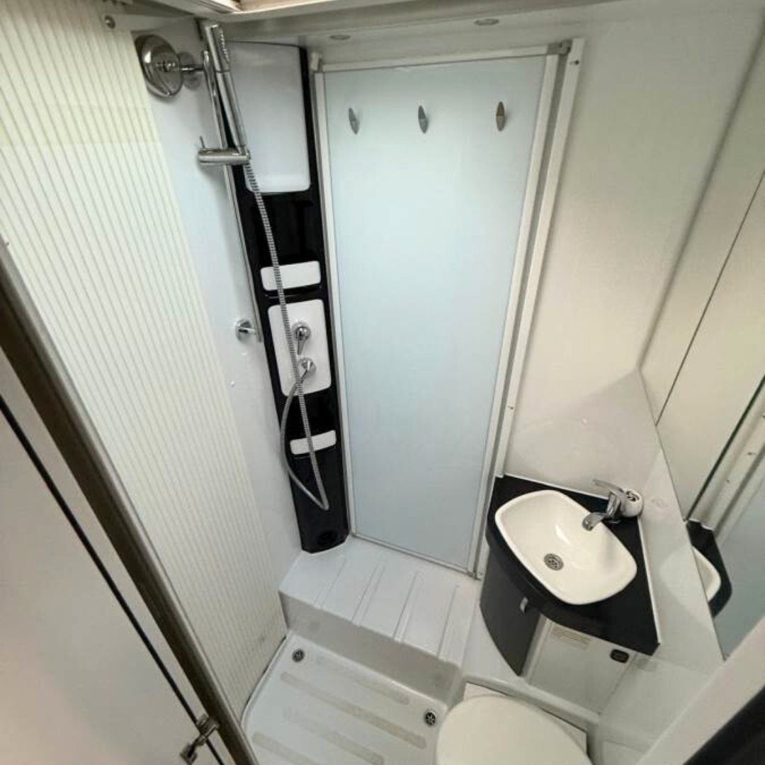 SmartCampersUK's tweet photo. 🚨 NEW ARRIVAL 🚨 Hobby Siesta A65 GM Family De Luxe

▪️ 6-berth
▪️ 6-belts
▪️ Under 6.5m in length – perfect for adventures 🚐
▪️ 2.0L Diesel Engine ✅
▪️ 6-speed manual gearbox ✅
▪️ 2 x FREE Habitation Checks ✅
▪️ 2-year warranty from Warranty Solutions Group ✅

(1/3) https://t.co/gmvR9qAm5D