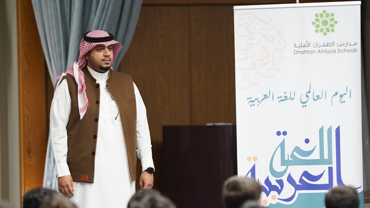 DAS_Schools's tweet photo. لغتنا هويتنا، لغتنا تعانق السماء علوًا ورفعة،لغتنا من بحار معانيها نبدأ الكلام
احتفلنا اليوم بتكريم طلاب الصف الثالث الابتدائي الفائزين بمسابقة الخط العربي، وتقديم أناشيد مميزة عن جمال لغتنا
كما استعرض الطلاب أعمالهم احتفاءً بروح اللغة العربية ورفعتها
 #اليوم_العالمي_للغة_العربية https://t.co/C15nqMzWLu