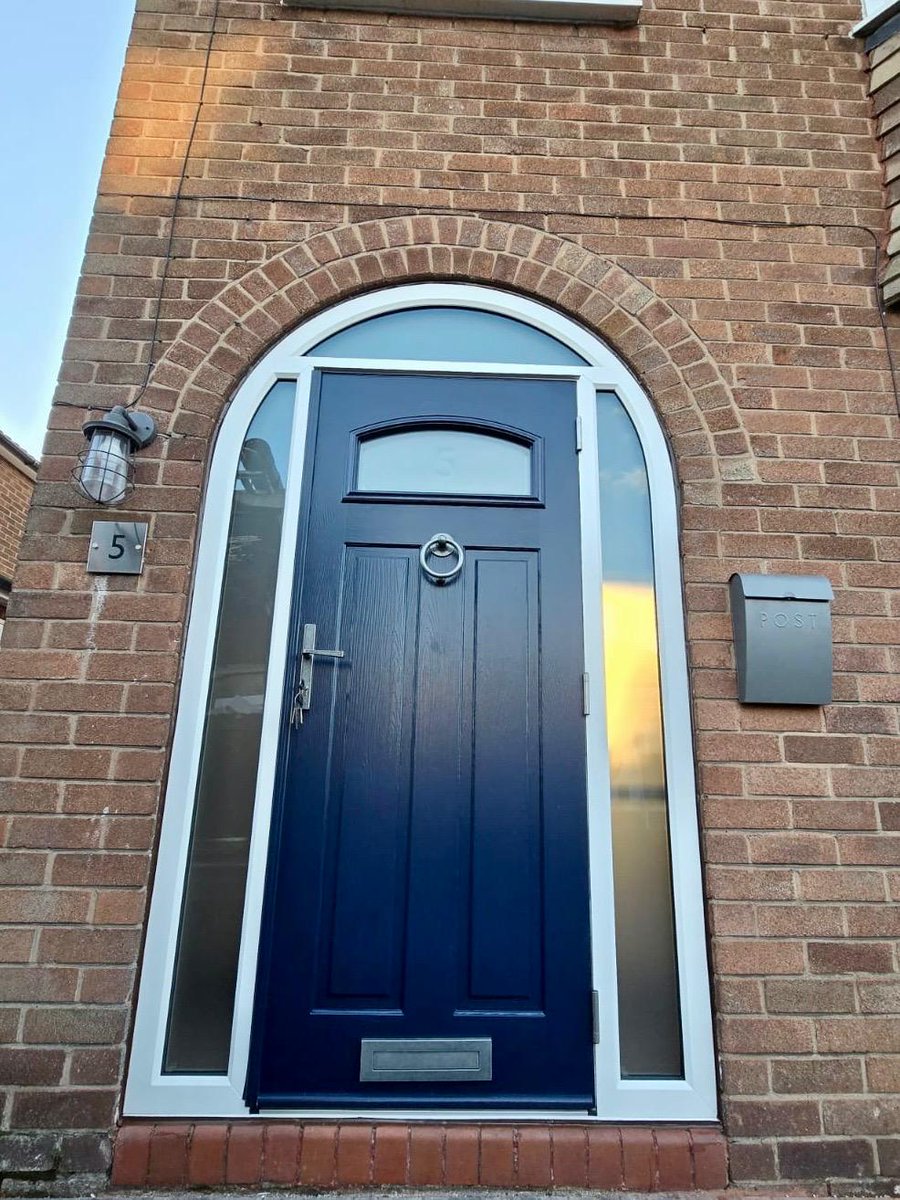TheWindowCo's tweet photo. Arched CompDoor installed in Sale

What a stunning colour here.

Who would want this for 2025?

#archeddoor #compdoor #saletown #m33 https://t.co/7jtyNv1pYG