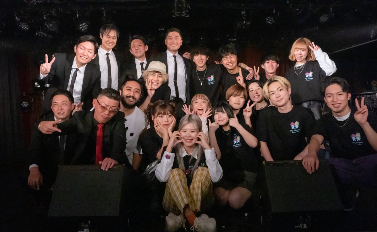 BamBCrew's tweet photo. 昨日のMMSセットリスト🎤

1、あの鐘を鳴らすのはあなた
2、M
3、愛のメモリー
4、冬のファンタジー（スペシャルコラボfeat.RabbitCatはつみ✨）
5、I LOVE YOU
6、アイノカタチ
7、LOVE IS OVER
8、さよならの向こう側
9、裸の心
10、銀の龍の背に乗って

全力出し尽くしました😇
皆様、良いお年を‼️ https://t.co/Rv70v2vNjK
