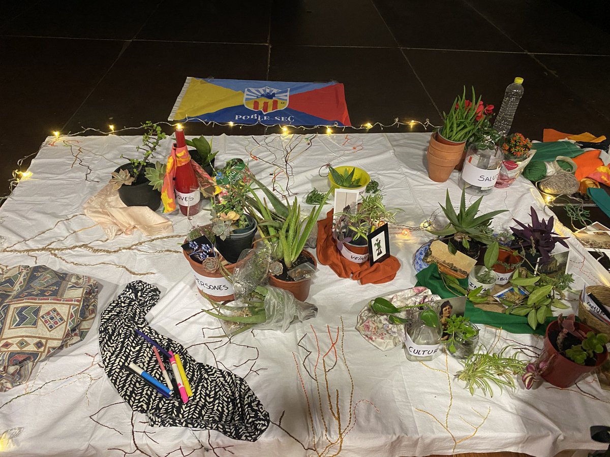 Ahir vam celebrar la jornada comunitària del @PdcPobleSec d'hivern!
Veïnes, entitats i col·lectius vam compartir propostes per mantenir vius els nostres llaços i vam reivindicar un cop més la importància de la comunitat, les cures, els espais de trobada i la vida de barri!