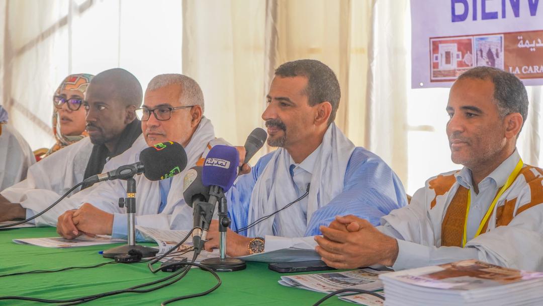 أشرف وزير الثقافة والفنون والاتصال والعلاقات مع البرلمان، الناطق باسم الحكومة، السيد الحسين ولد مدو في مدينة شنقيط التاريخية ، رفقة والي آدرار السيد عبد الله ولد محمد محمود ، على اختتام فعاليات المكونة العلمية لمهرجان مدائن التراث 

 #موريتانيا_الحدث