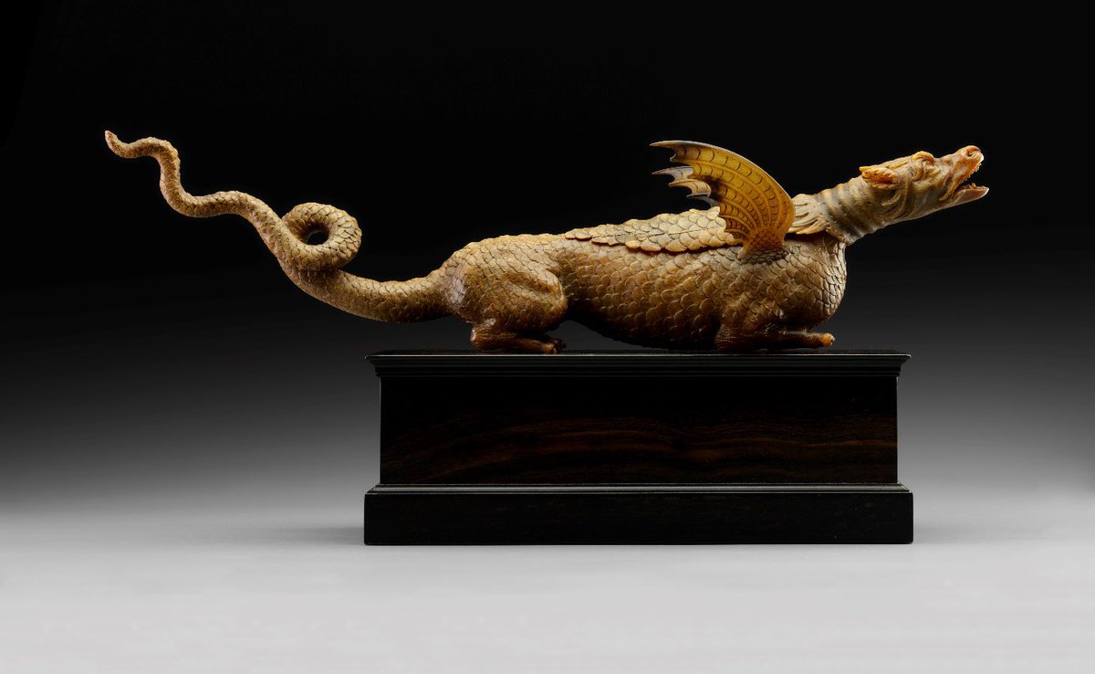 MuseeLouvre's tweet photo. [#AcquisitionsLouvre]
 
Le musée du #Louvre acquiert, pour le département des #ObjetsdArt, un vase en forme de dragon « Lindwurm » réalisé en Allemagne vers 1600. Dans la rare production de vases en corne de rhinocéros, qui commence en Europe à la fin du 16e siècle, d’abord à l’imitation des coupes chinoises d’époque Ming, c’est le seul vase zoomorphe connu.
