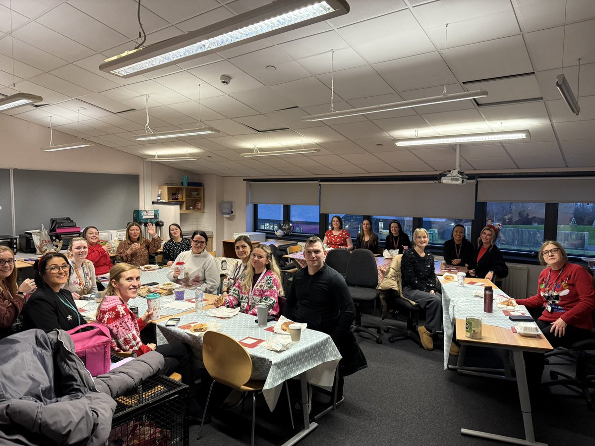 MrsNelson08's tweet photo. We had a lovely staff festive breakfast this morning. 🌹🎄✨ @StRoseOfLimaPS https://t.co/nIMQSoKJ55