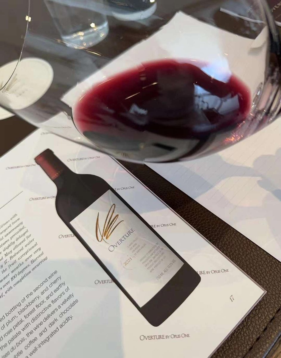jott677's tweet photo. Opus One is an excellent vintage. It has a gorgeous red fruit aroma right out of the bottle, blackberry and 🍒black cherry flavors instantly appear when you take a sip, and the smooth tannins add a dark chocolate and coffee flavor to the aftertaste.
#wine #redwine #opusone #napa https://t.co/URmVZjDI7E
