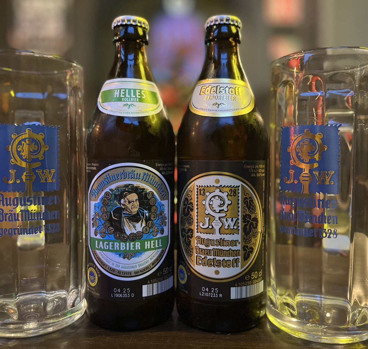 UnderDogDub's tweet photo. Happy Wednesday, Everyone!! Just tapped this pair of winter warmers!! Tonightโs raffle winner for our #12DaysofBeermas will receive a lovely little Augustiner gift set, see below!
Doors open at 5, chat shortly!!
๐๐๐ป๐ปโ๐ผโ๐ผ๐๐ https://t.co/8wI2R98zKm