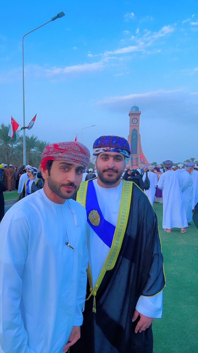 azwranals3di's tweet photo. الحمدُّ لله الذي منَّ علينا في هذا اليوم المبارك 
الموافق ١٨-١٢-٢٠٢٤م
لنحتفل بأخينا الأصغر (آخر العنقود)- اليقظان بن صالح السعدي لتخرجه بدرجة البكالوريوس من جامعة السلطان قابوس 
سائلين المولى العلي القدير له التوفيق الدائم في الدنيا والأخره
#نفخر_ونفاخر 
#فرحة_التخرج 
@SQUCOFFEE https://t.co/3Lwy7X5Ak1