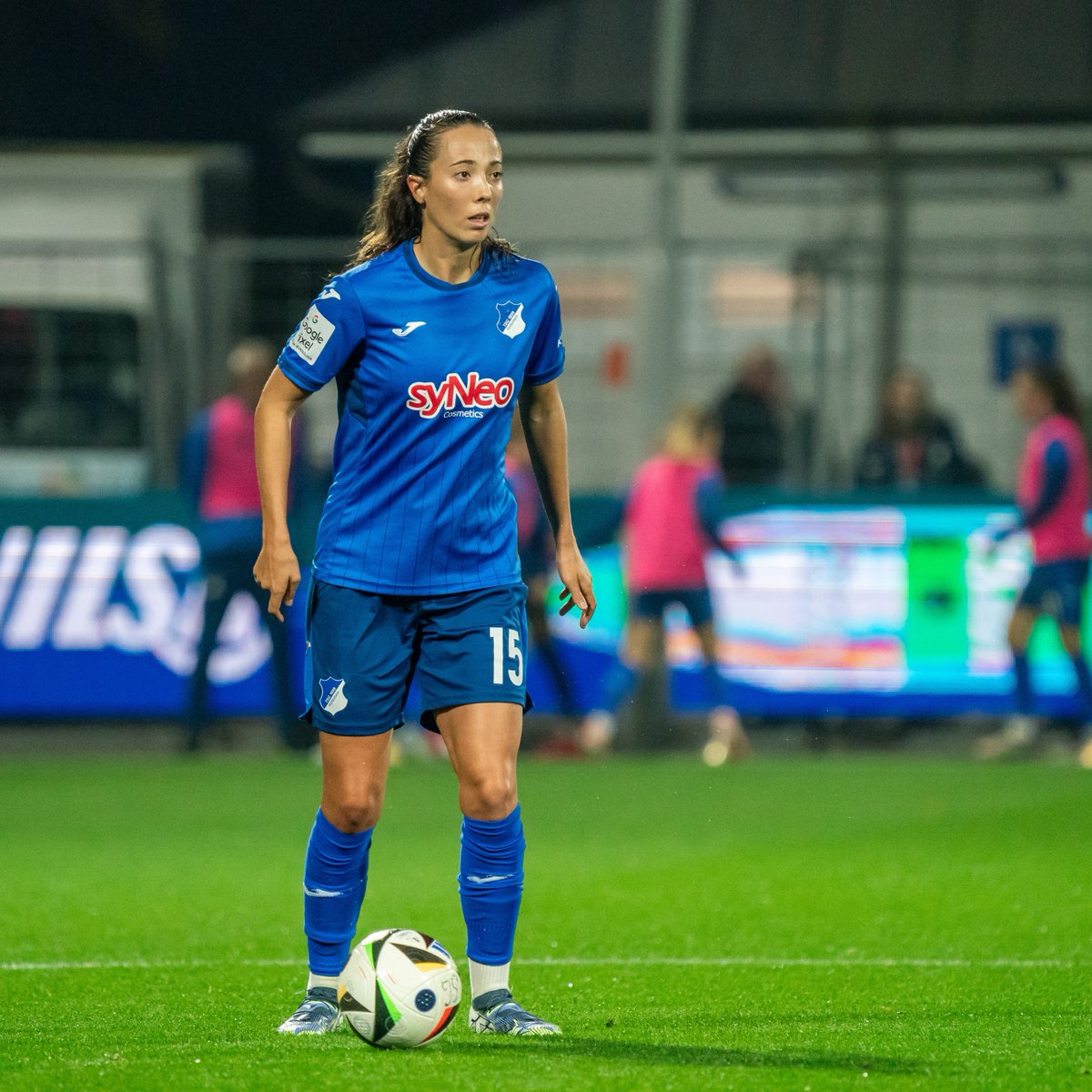 Zwei Spielerinnen verpassten in #DieLiga bisher keine einzige Minute: Torhüterin Laura #DICK und Innenverteidigerin Marta #CAZALLA ⏱️

#TSGFrauen