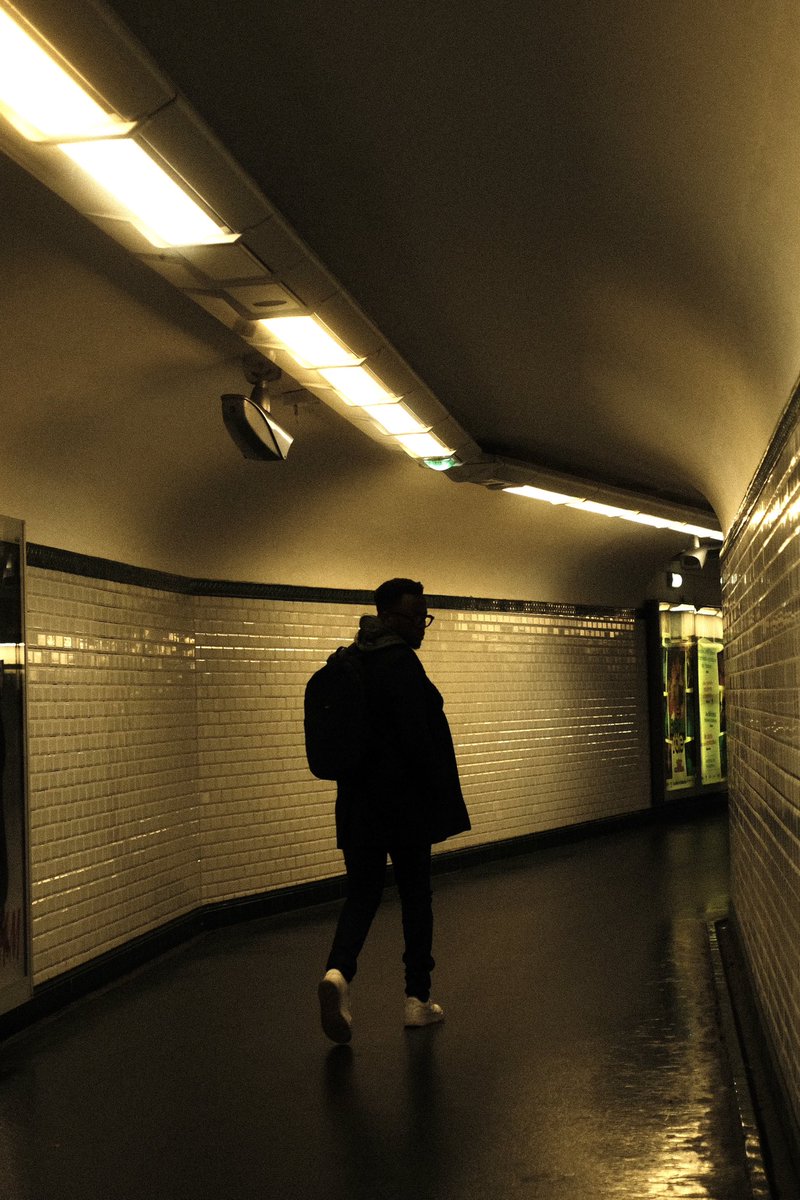 scorp_ruben's tweet photo. People in Paris 1 🏙️ https://t.co/0uyq7K6k6p