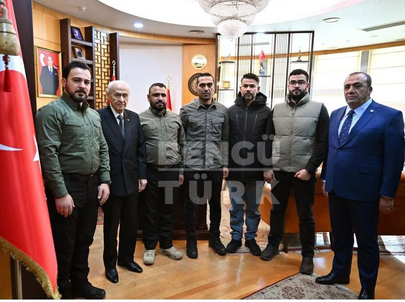 🇹🇷 Suriye Türkmen Tugayları komutanları, MHP Lideri Devlet Bahçeli'yi makamında ziyaret etti.