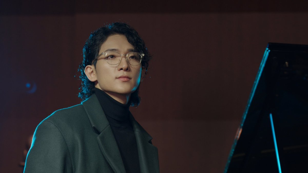[BEHIND STILL-CUT 1] 
추운 겨울, 따뜻한 선물이 되기를🎄🎷🎁
24.12.22.6pm[KST]
#오스틴킴 #크리스마스 #선물 #WINTER