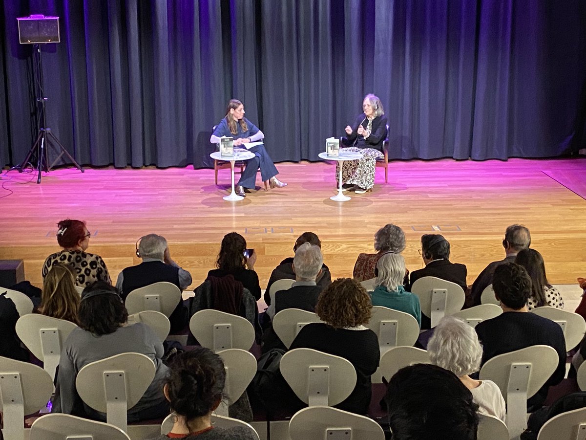 BibliotequesBCN (@bibliotequesbcn) on Twitter photo 📖Enguany, l'escriptora Tessa Hadley va conversar amb la periodista <a href="/begogomezurzaiz/">Begoña Gómez Urzaiz</a> sobre la seva novel·la ‘El passat’ a la #bbcnACentelles
Reviu la conversa al canal Youtube de <a href="/BibliotequesBCN/">BibliotequesBCN</a> !
📽️s.mtrbio.com/qngxacoloa 📖Enguany, l'escriptora Tessa Hadley va conversar amb la periodista <a href="/begogomezurzaiz/">Begoña Gómez Urzaiz</a> sobre la seva novel·la ‘El passat’ a la #bbcnACentelles
Reviu la conversa al canal Youtube de <a href="/BibliotequesBCN/">BibliotequesBCN</a> !
📽️s.mtrbio.com/qngxacoloa