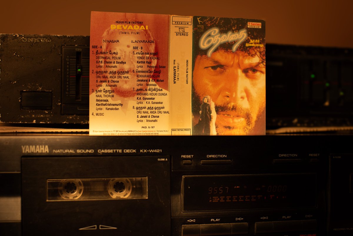 இசை புத்தரும், தேவதையும் (1997)

Full Western, and Full Folk என ஆல்பம் முழுவதும் தன் சிம்பொனி இசையால் வழக்கம் போல நிரப்பினார்.

சரண்,சந்த்யா,கார்த்திக் என்று இசை வாரிசுகளுக்கும் வாய்ப்பு தந்தார்.

#Meastroilaiyaraaja #Devathai  #ilaiyaraaja #Symphony