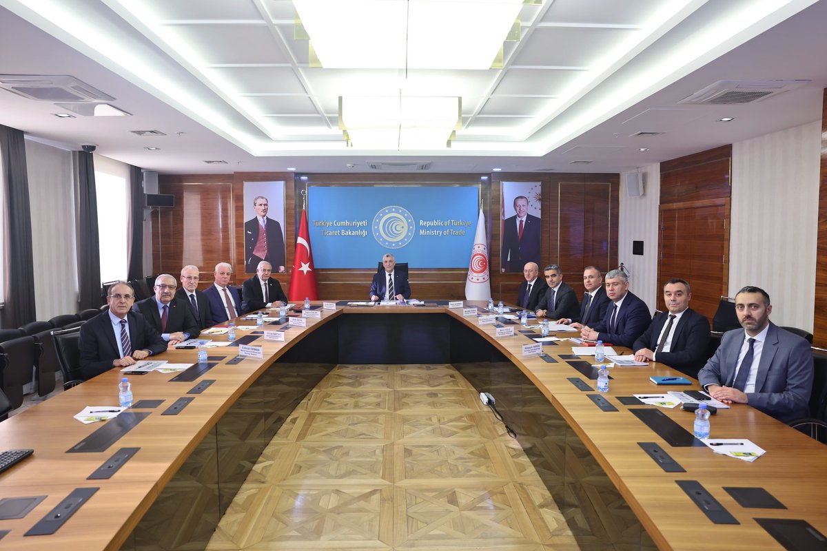 Bugün Ticaret Bakanlığımızda Gümrük Müşavirleri Dernekleri Başkanları ile bir araya geldik. 

İstanbul, Ankara, İzmir ve Mersin Gümrük Müşavirleri Dernek Başkanlarının katılımı ile gerçekleştirdiğimiz toplantıda derneklerimizin çalışmalarını ve taleplerini ele aldık. Dernek