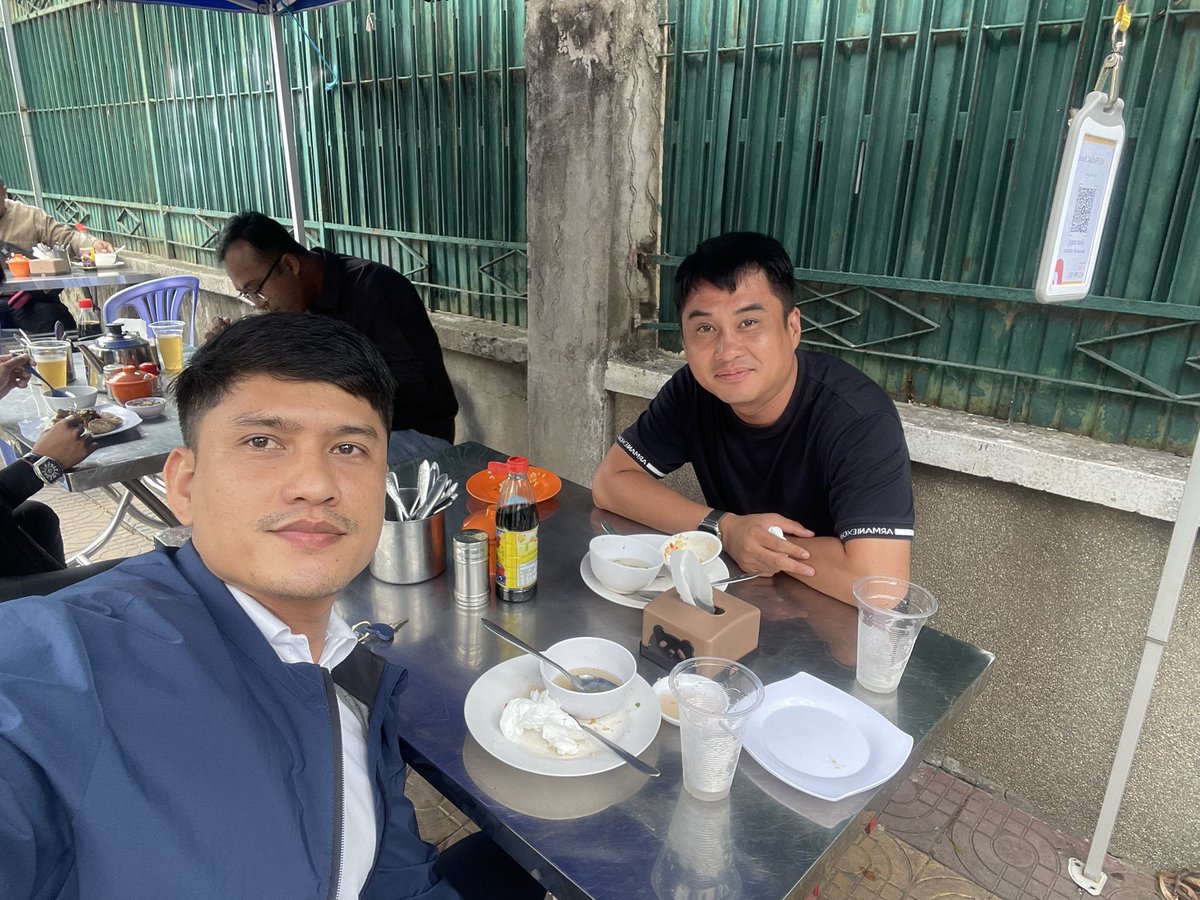 c_sitha168's tweet photo. បាយ​ស្រូប​ចិញ្ចើម​ផ្លូវ https://t.co/QXlKYLP87u