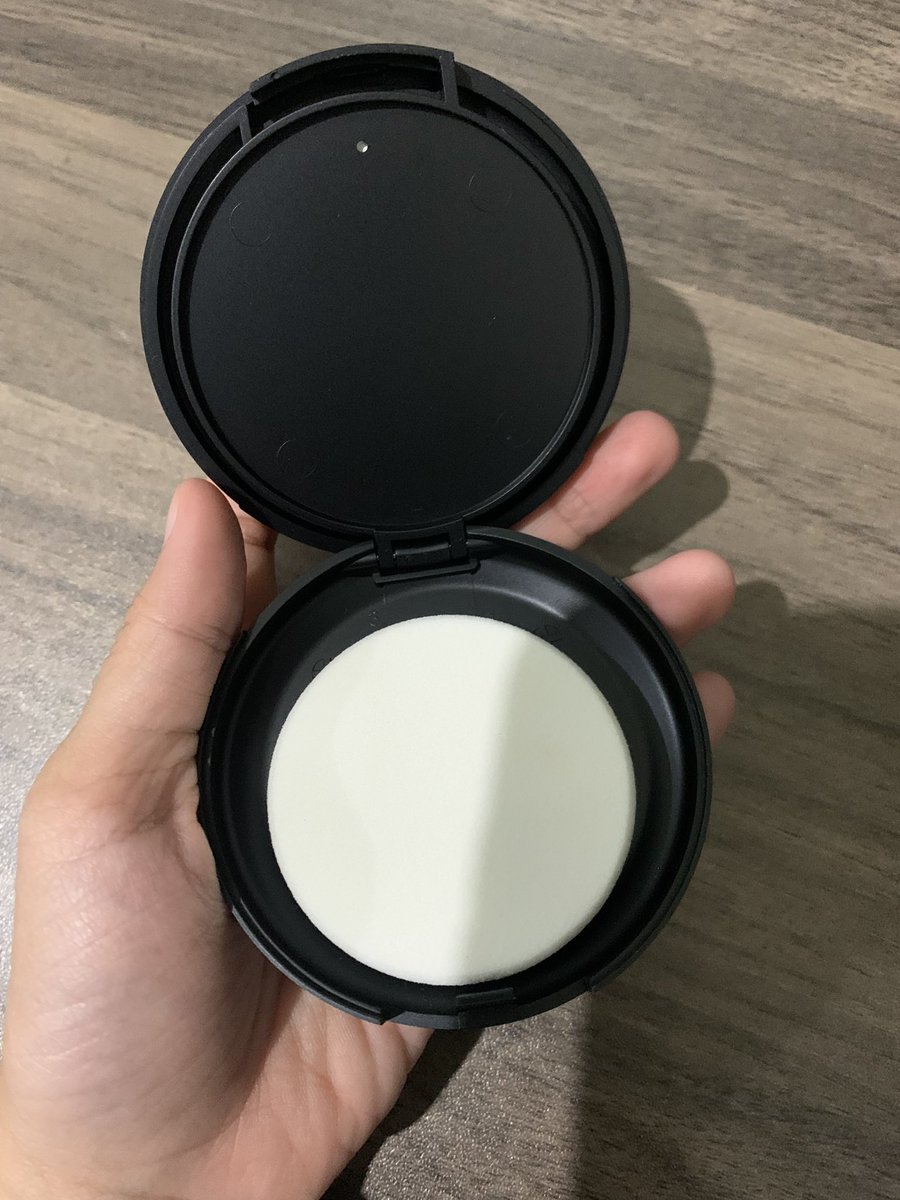 kiyaamie's tweet photo. Wts makeover powerstay 24 matte powder fondation

Blm dipake samsek, alasan jual karena emang gamake aja ril🙂

100k aja

#wts #zonauang️ #makeup https://t.co/XehnPEcCqu