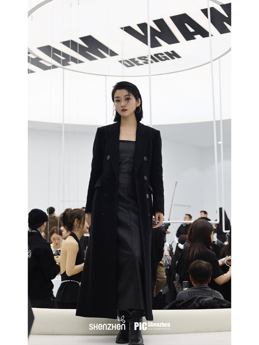 sz_mediagroup's tweet photo. 🖤 A kind of #fashion only #JacksonWang can deliver! TEAM WANG design's COOKIE-CHOICES concept space is open in #MixC Mall, #Shenzhen, until Jan 19. The sleek, sharp design captures the bold spirit of Shenzhen’s youth. The brand was co-founded by Hong Kong pop star Jackson Wang and his friend Henry Cheung.
@JacksonWGlobal
@JacksonWang852