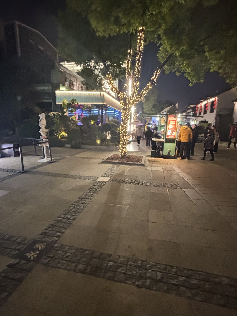 Groot2704's tweet photo. யவன தேசம்தான இதுக்கு பேரு #சீனா 🧐🧐🧐🥳🥳🥳 #Travel https://t.co/Q3nNluX1jY