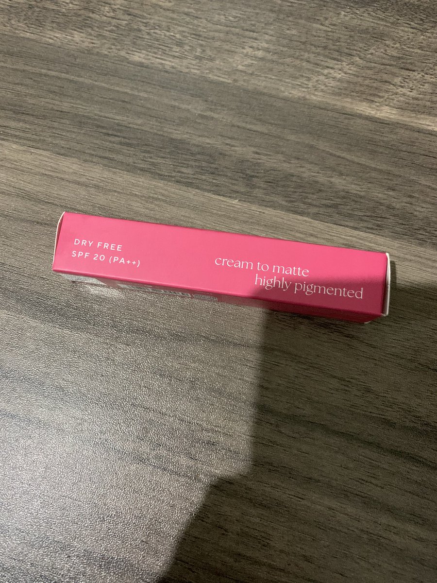 kiyaamie's tweet photo. Wts lipcream matte wardah

25k

New blm swatch samsek 

#wts #zonanuang #makeup #lip https://t.co/ITmI7LuvaE