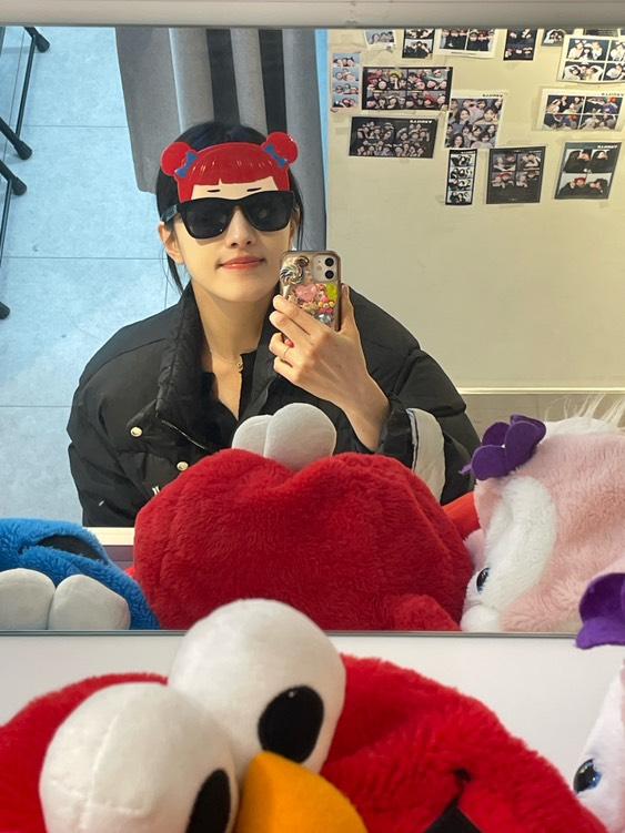 SNGFEED's tweet photo. seunghee and her unserious ass 😭😭😭 https://t.co/YlMNLO9Q4n